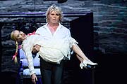 „House of Mystery“ - Star-Magier Hans Klok (ver-)zaubert vom 10. bis 15. April 2018 im Deutschen Theater München ©Foto: Andy Doornhein